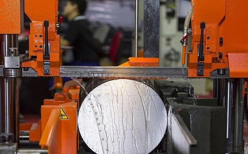 兴业立式金属带锯床切削出现跑带故障解决方法！